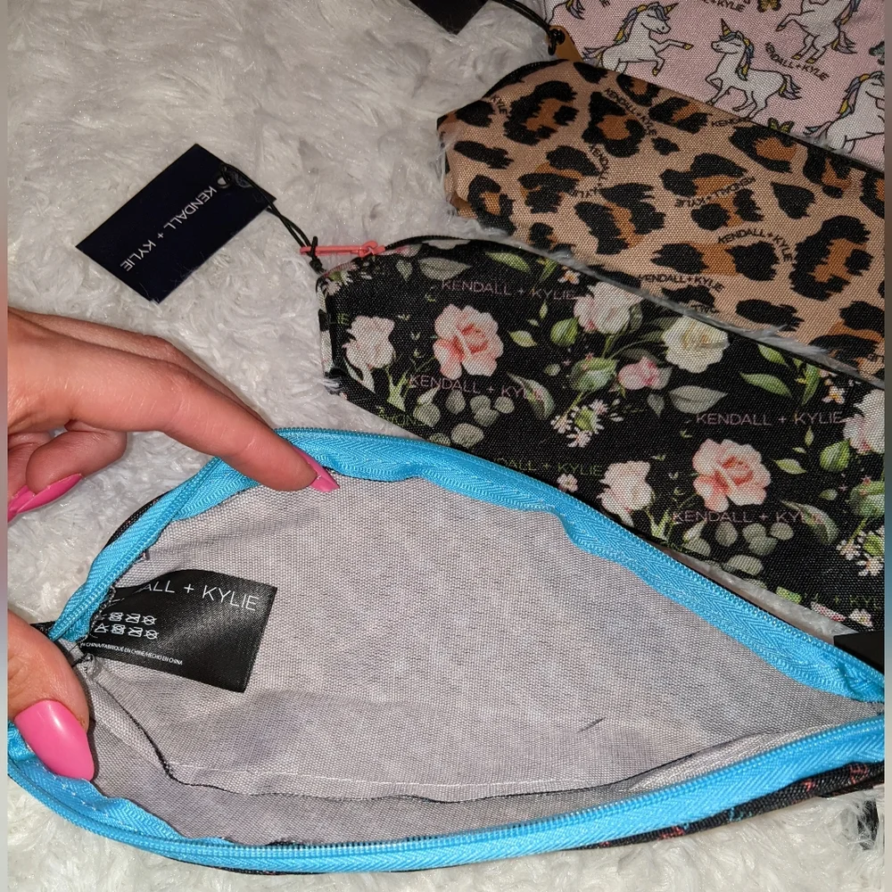Nwt Kendall & Kylie bundle of 4 pouches/cosmetic bags - Picture 9 of 16
